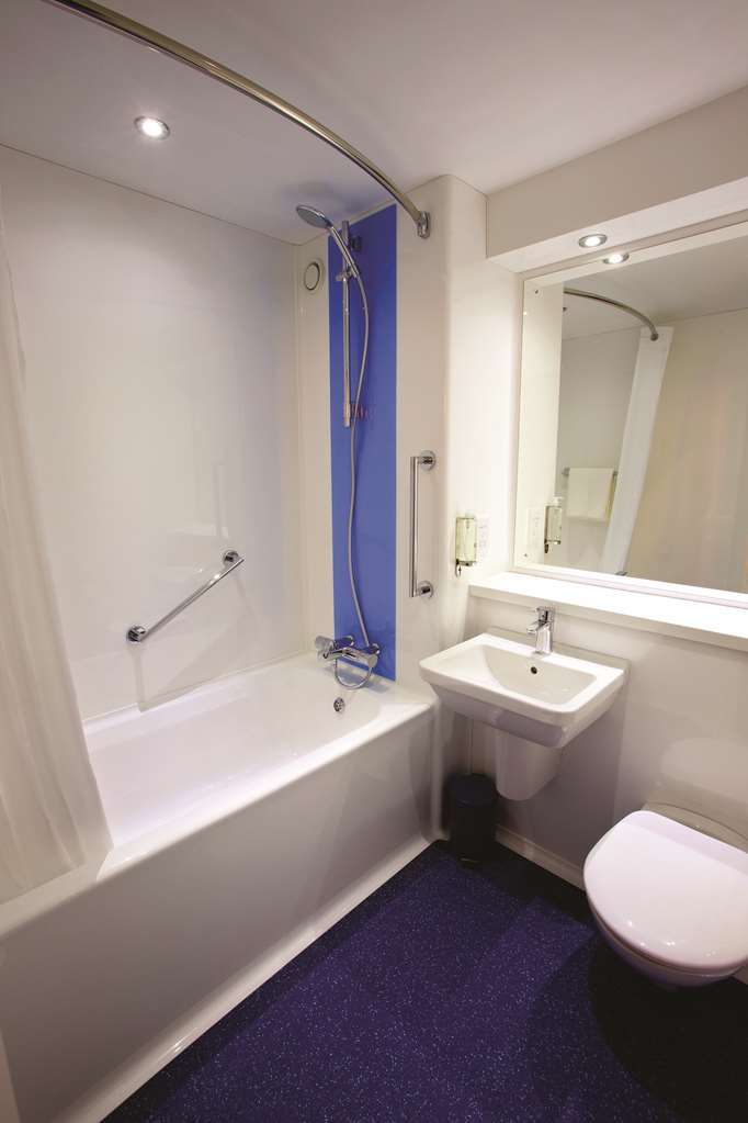 Travelodge Stafford Central Habitación foto